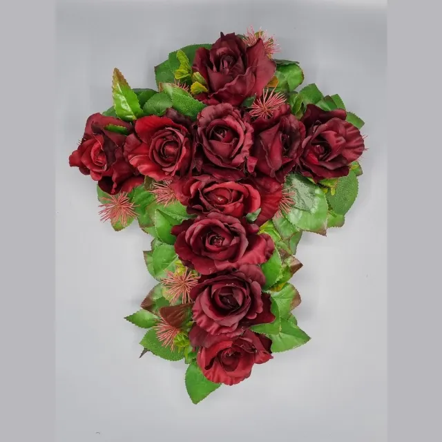 Herdenkingslichtjes.nl Bloemstuk - rozen - kruis - 35cm - rood - Grafdecoratie - Zijdenbloemen - Kunstbloemen