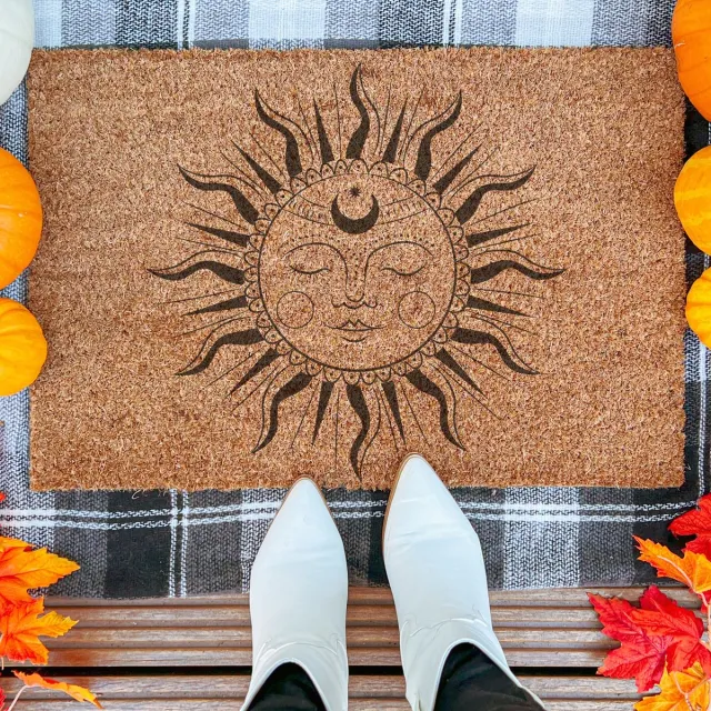 Laser Point Celestial Sun| 60x40 cm | Nieuwe huis cadeau | Ingangsmat | Deurmat met stijl | Verhuizing cadeau | Praktisch & trendy | Perfect voor binnenkomst | Cadeau voor nieuwe woning Bruin | Zwart (Gravering 60x40)