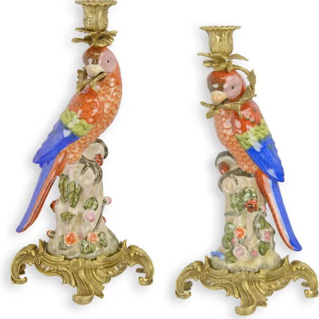 VntiQue Porseleinen Papegaaien Kandelaren met brons - set van 2 - 36,3 cm hoog. rood blauw wit goud brons geel