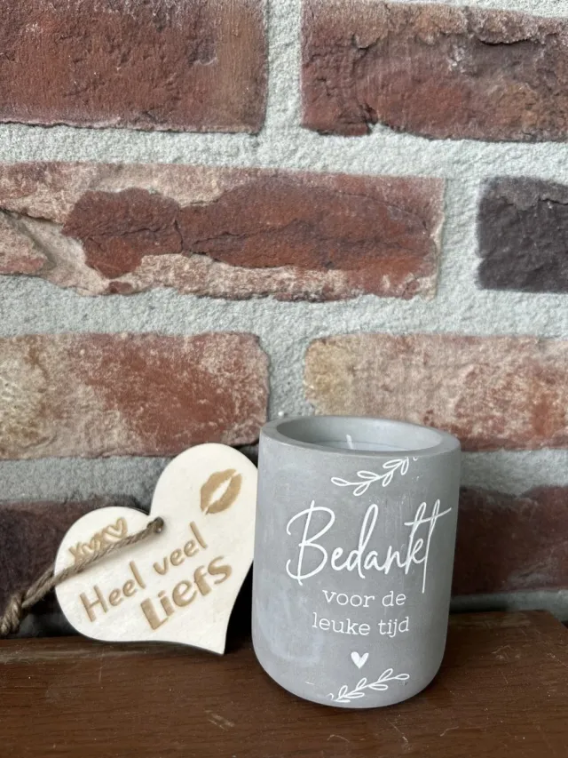 Creaties van hier Cement Candle Leuke tijd met houten hartje- 8 cm – Cement – Kaars