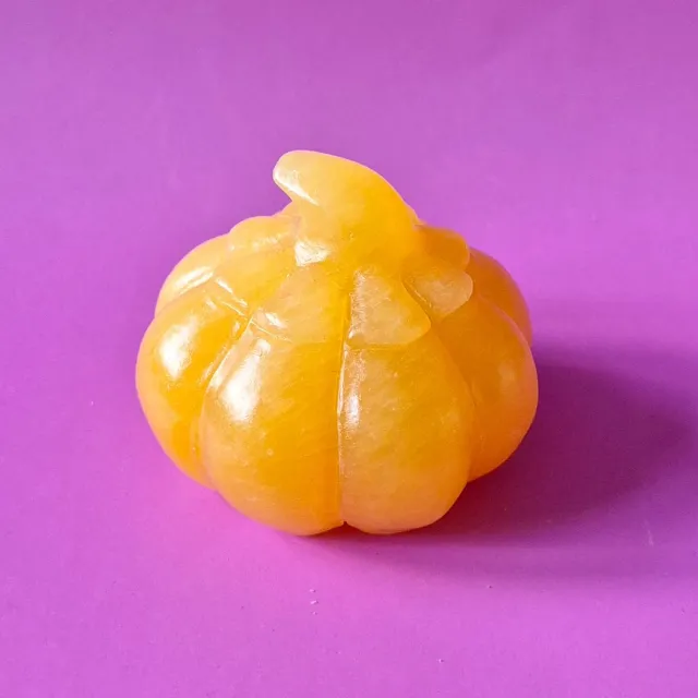 Moonlight Gemstones Gele Honing Calciet Edelsteen Pompoen Carving – 7 cm | Halloween decoratie en energiebooster Meerkleurig