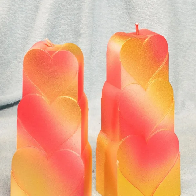 MilaNNE Gestapelde Hartenkaars, type "Praag" handgemaakte design kaars door Candles by Milanne in rood, goud en wit - BEKIJK VIDEO Valentijnsdag special