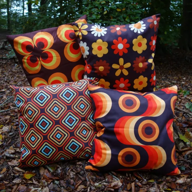 De Kussenkraam Kussenhoezen - Retro Groovy stijl kussenhoes - set van 4 - 45 x 45 cm - Exclusief binnenkussen geel | bruin | oranje | rood