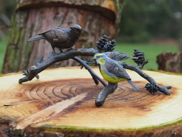 Bronzartes Vogels op tak bruin