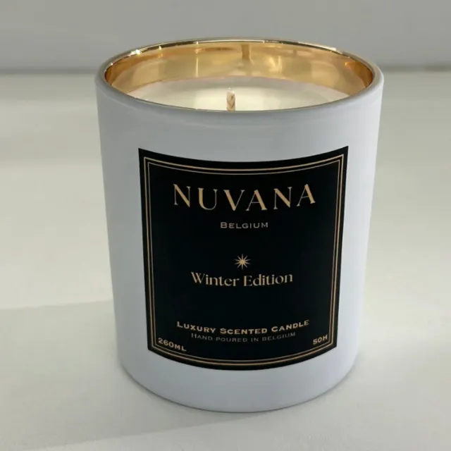 Nuvana Scented Candle NUVANA Geurkaars Velvet Rosewood 260ml - Fluweelzacht Hout & Bloemen wit