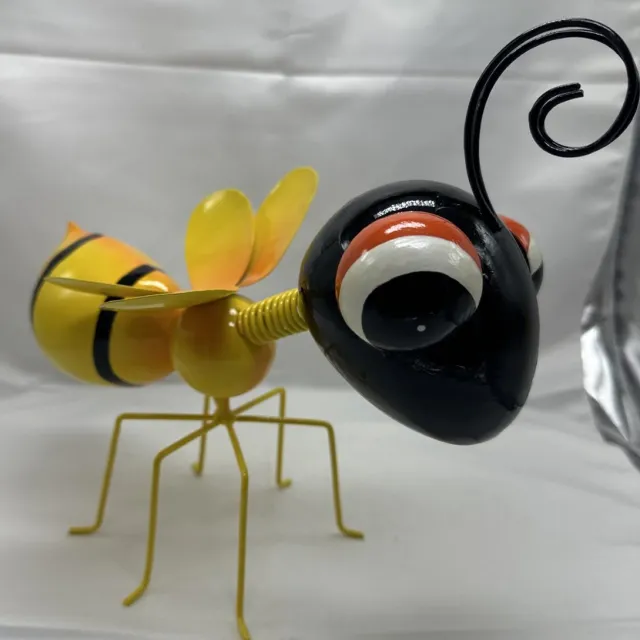 Impuls Metalen deco (tuin) gele bij met wiebelhoofd + lijfje - geel & zwart - hoogte 24x24x14cm - Woonaccesoires - Tuinaccessoires Geel + zwart