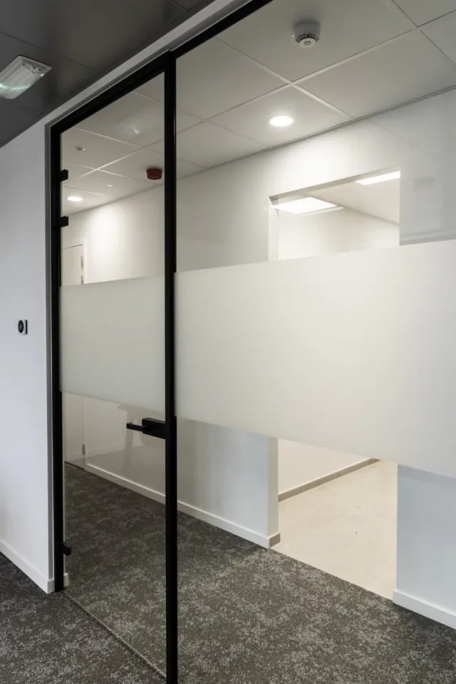 Creasure Raamfolie Privacy 61x200 cm – Extra Brede Mat Glas Folie – Zonder Naden – Minder Snijverlies – Zelfklevend – Voor Ramen & Badkamer Melkglas