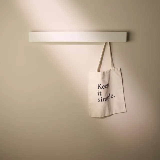 Famanu Wandkapstok van metaal, moderne kapstok met verborgen haken, 80 cm, mat wit, voor hal of gang