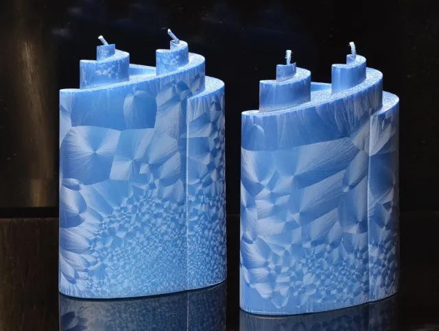 MilaNNE Piaf Kaars met 2 pitten, BLAUW POLYMICO, hoogte: 18 cm - Gemaakt door Candles by Milanne