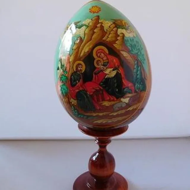 Russisch Houten Ei Geboorte van Jezus. bruin.