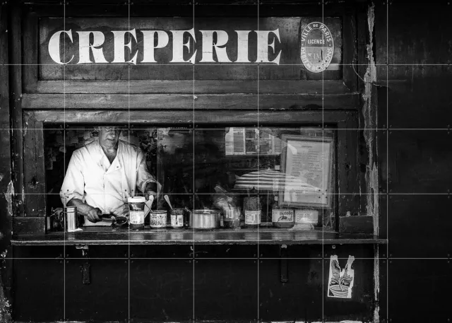 IXXI Creperie Montmartre, Adam Dauria & Various - 140 x 100 cm - Grote wanddecoratie en posters - Vintage, Fotografie, Mancave, Woonkamer, Keuken Zwart / Monochroom / Donkere tinten / Zwart en wit