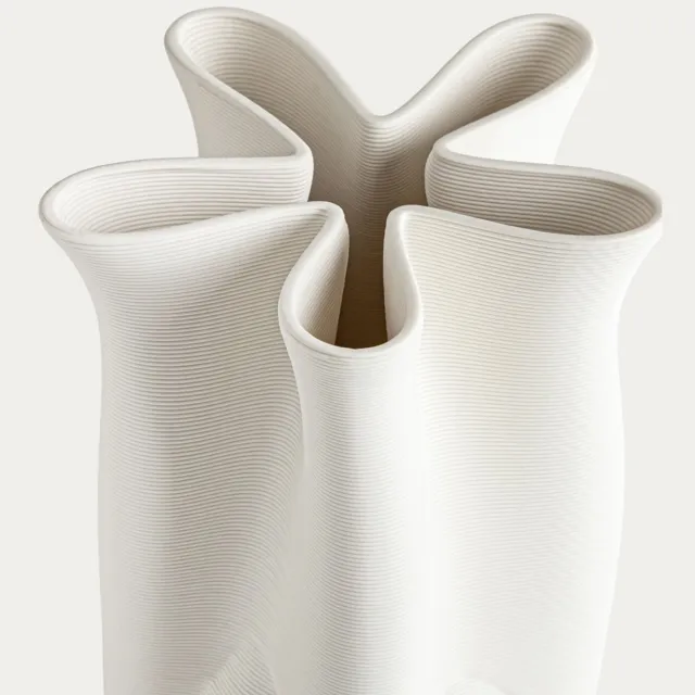 Homla Vaas | LIGNE | keramiek, gemaakt met 3D-printtechnologie | 18.4 x 24.5 cm | 779282 Beige