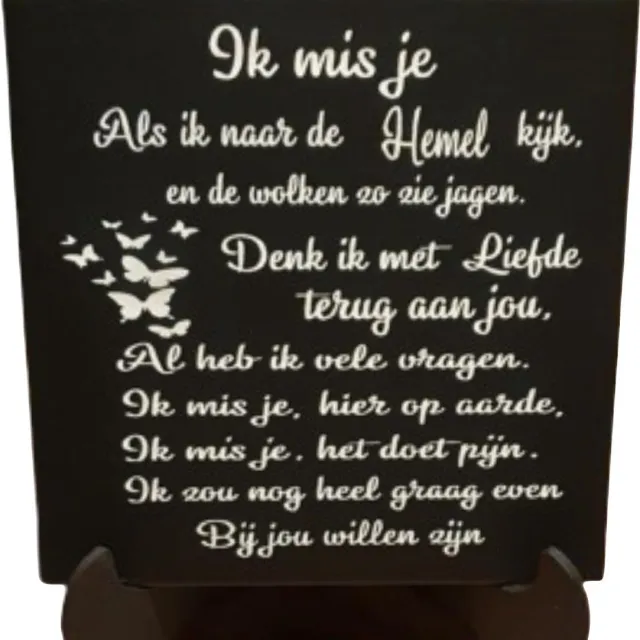 Looster-art&design Keramiek tegel gedenk - troost tegel tekst ik mis je als ik naar de hemel kijk incl houten stander zwart