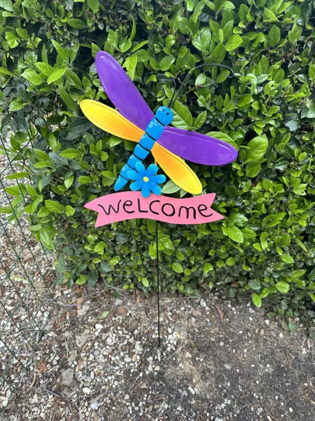Impuls Metalen tuinsteker " libelle + welcome " - paars & geel + meerkleurig - hoogte 80 x 25 x 27 cm - Tuinaccessoires - Tuindecoratie - Tuinstekers