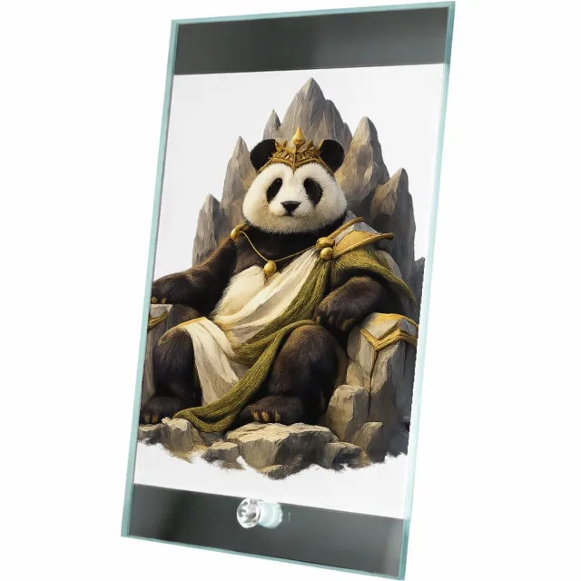 Mr Cadeautjes Glasframe 15 x 23 - design Een trotse panda op een minimalistische bergtroon met wind e | cadeau Wit