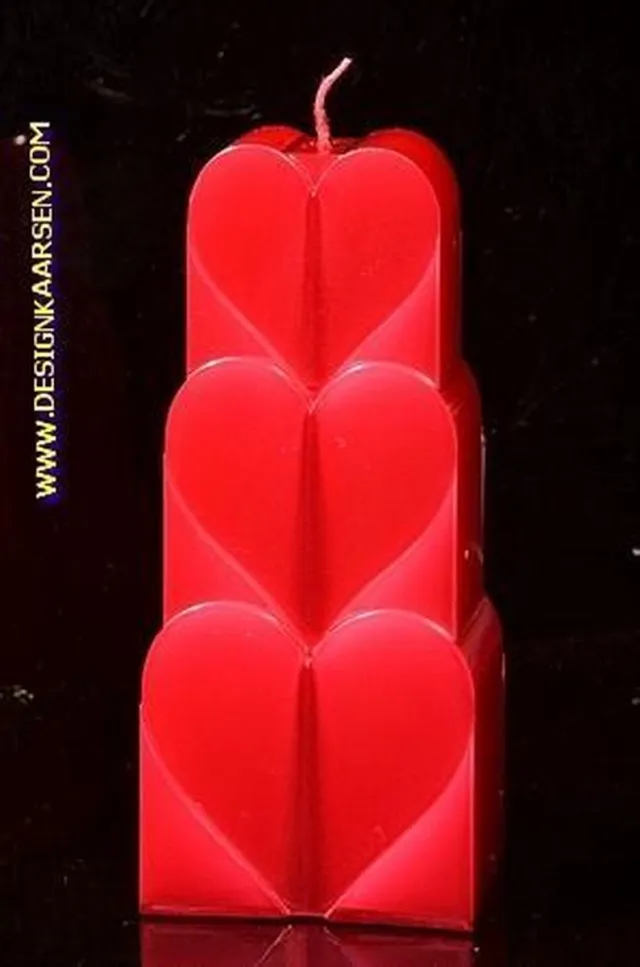MilaNNE Gestapelde Harten Kaars, ROOD METALLIC, hoogte: 18cm - gemaakt door Candles by Milanne - Valentijndag special