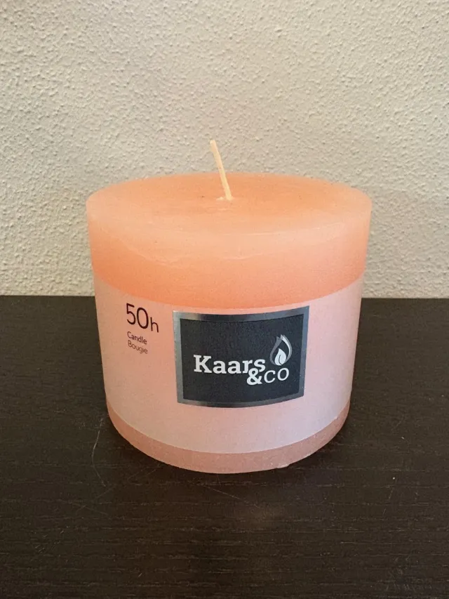 Kaars & Co robuuste massieve rustiek kaars apricot dia 11cm H 9cm branduren 50h-p/st Kaars en co