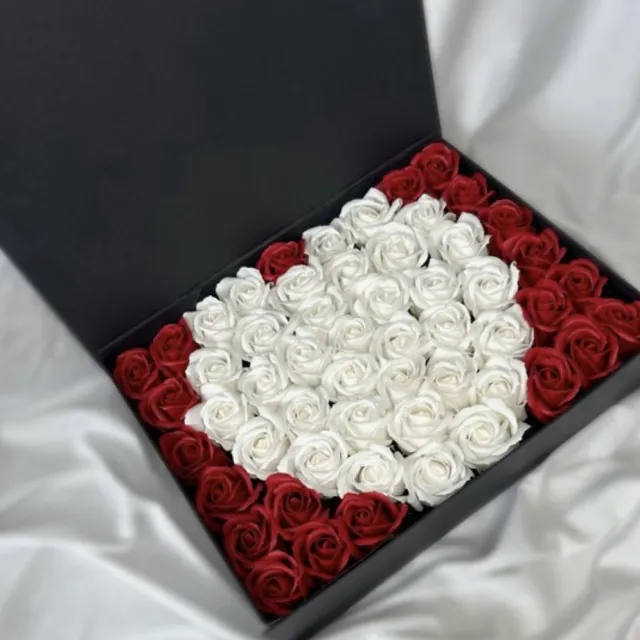 AG Luxurygift AG Luxurygifts Deluxe Giftset – Velvet Rozen Box & Rozen Beer – Luxe Cadeau voor Valentijn, Moederdag & Speciale Momenten Rood