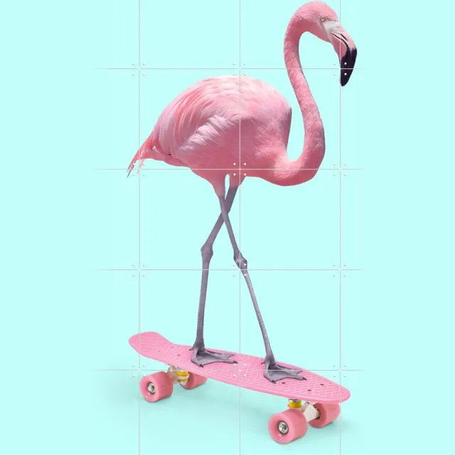 IXXI Skate Flamingo, Paul Fuentes - 80 x 100 cm - Grote wanddecoratie en posters - Kleurrijk, Surrealisme, Pop art, Grafisch Ontwerp, Speels Roze / Blauw