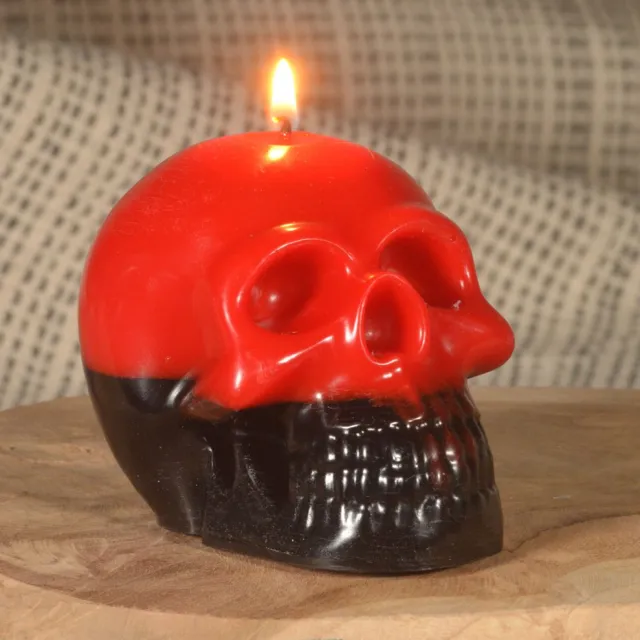 MilaNNE Grote Schedel kaars in Rood en Zwart, hoogte: 8 cm - Handwerk kaars gemaakt door Candles by Milanne