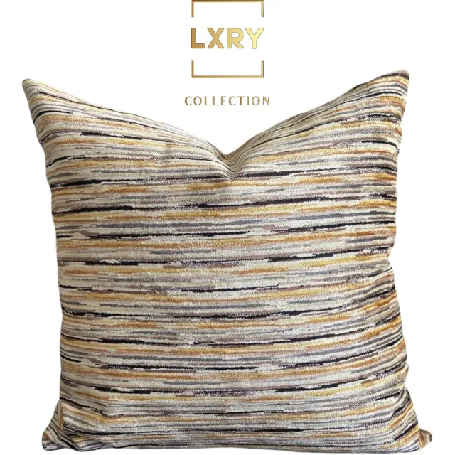 Zippi Design LXRY Zippi Design Sydney LXRY collectie - Velvet sierkussen wit zwart geel gestreept motief - Luxe handgemaakt designkussen met eendenveren vulling - 55x55 cm