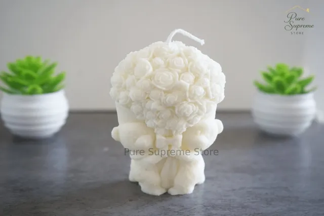 Pure Supreme Store Decoratie kaars liefdes beertjes die boeket vasthouden | Handgemaakt | Valentijnsdag Wit
