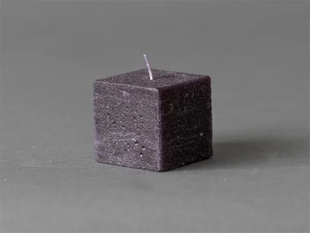 L28 Kaars rustiek handgemaakt zwart grof 50/50/50 mm