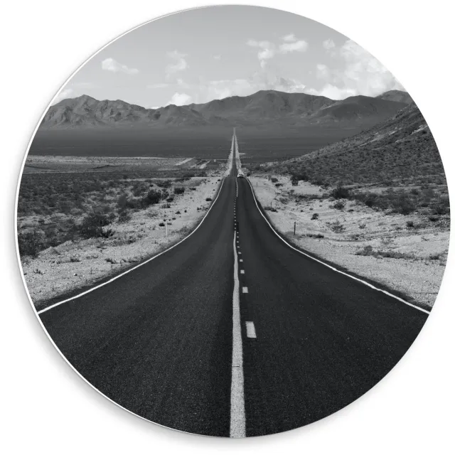 KuijsFotoprint Forex Wandcirkel - Weg door Berglandschap (zwart/wit) - 50x50cm Foto op Wandcirkel (met ophangsysteem)