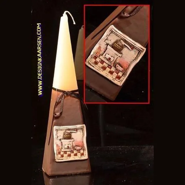 MilaNNE Koffiemolen, Piramide kaars, H: 24 cm bruin