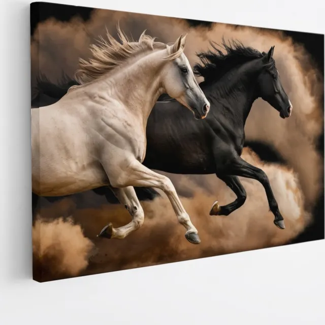 Saammp Canvas Schilderij - 2 Paarden tussen de stof wolken- Dieren - Natuur - 120x80 - Foto op canvas - Wanddecoratie - muurdecoratie Woonkamer - Slaapkamer decoratie - Canvas Print Multicolor