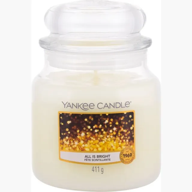 Yankee Candle All is Bright Classic Medium Geurkaars - 90 branduren Creme