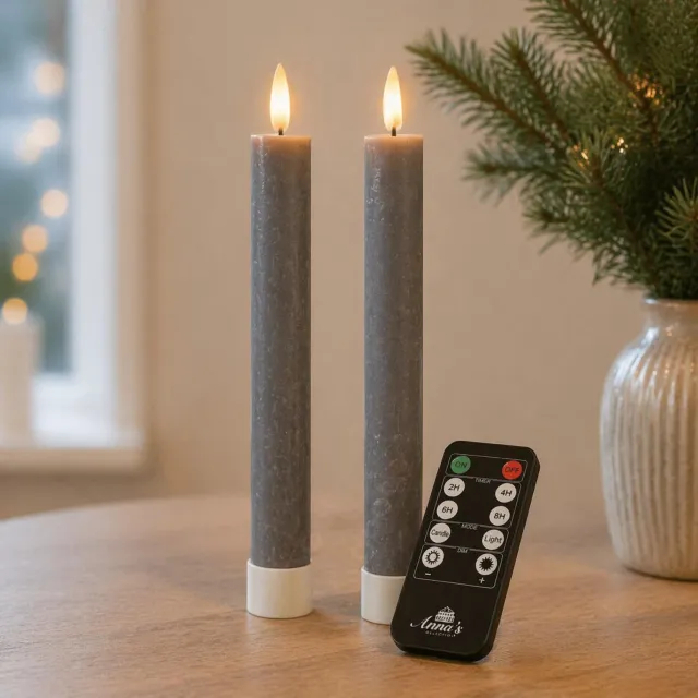 Anna's Collection LED dinerkaarsen - USB oplaadbaar - 2x st - taupe grijs - 23 cm - afstandsbediening