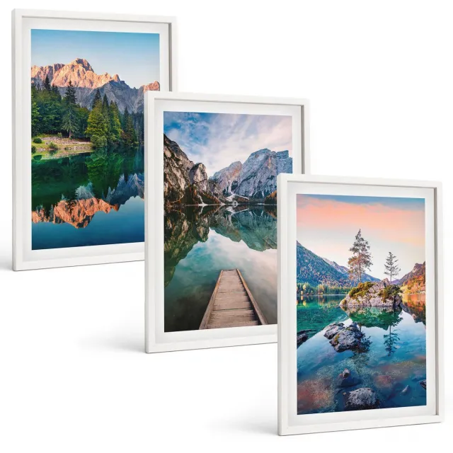 TULUP 3-Delige Schilderij Set - Bergmeren met weerspiegelingen in het water en het bos. - 40x60 - Stijlvolle Wanddecoratie - Interieur - Woonkamer Decoratie Witte lijst