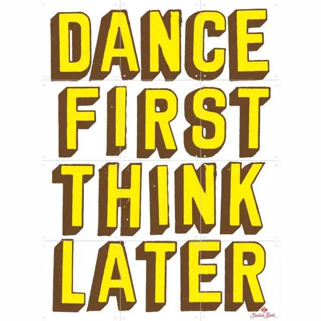 IXXI Dance First, Studio Boot - 60 x 80 cm - Grote wanddecoratie en posters - Typografie, Vintage, Speels, Illustraties, Grafisch Ontwerp, Woonkamer Geel / Wit