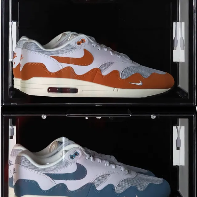 Sneakerstack LED Sneakerbox Zwart – 2 stuks - Stapelbare Schoenenbox – Past tot schoenmaat 48 – Premium Opbergbox LED zwart