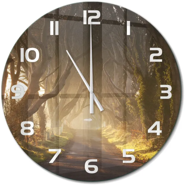 TULUP Wandklok - Mist in het bos Decoratieve Glazen Klok - fi60 cm - Bruin Glazen Wandklok Design - Witte handen - Ronde Klok - Glazen Klok Met Print - Wandklok Glas Met Motief