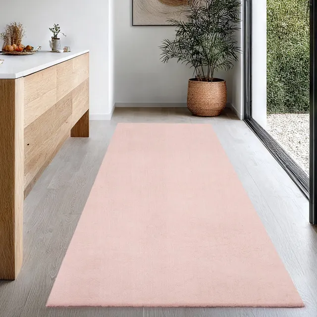 the carpet Relax – Extra Zacht & Wasbaar Vloerkleed tot 30°C met Antislip Onderzijde – Fluweelachtige Structuur – Voor Slaapkamer of Woonkamer – Roze, 80 x 300 cm