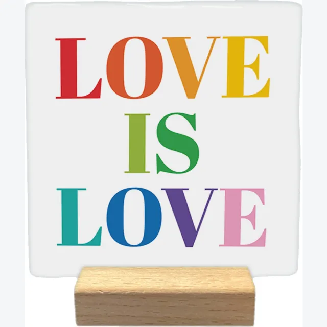 Artige Decoratie tegel met tekst- Love is love - keramisch - 10x10 cm - inclusief houder Wit