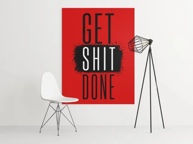 Trendex Global Canvas Schilderij – Get Shit Done – Rode Achtergrond – Motivatie Kunst – Moderne Wanddecoratie - 75 x 100 cm Rood