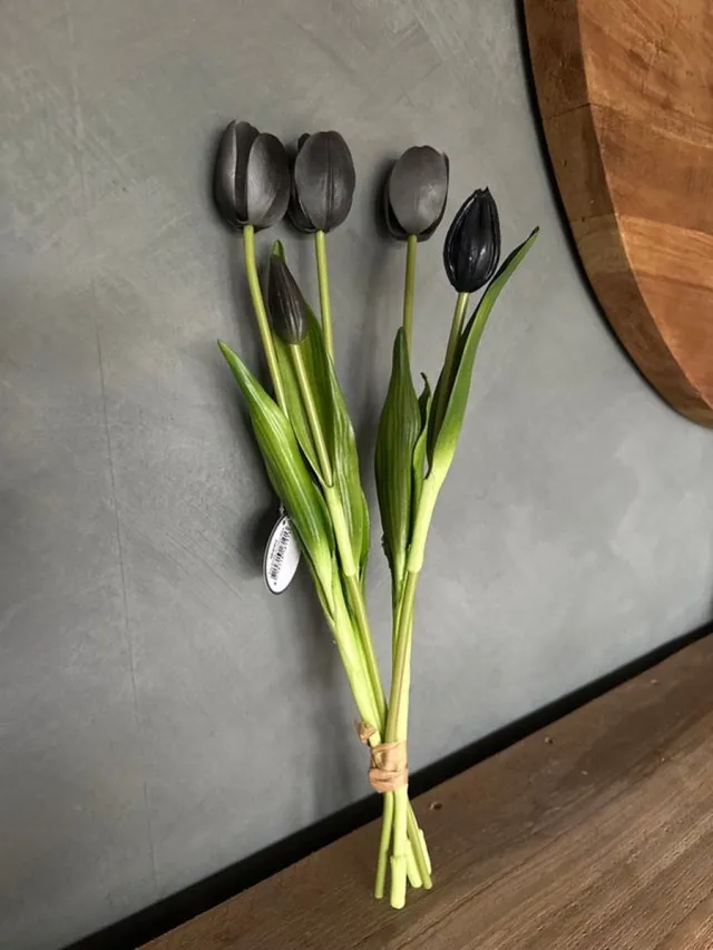 KNUS Lifestyle Kunstbloem Tulp - Zwart - Zwarte tulpjes - Real touch tulpen - 43 cm - Boeket - Kunstbloemen - Kunst bloem - Sally tulp - Black - Interieur - Sfeer - Voorjaar - Pasen - Paasdecoratie - Bloemen - Moederdag - Oma - Decoratief - Deco - Decoratie