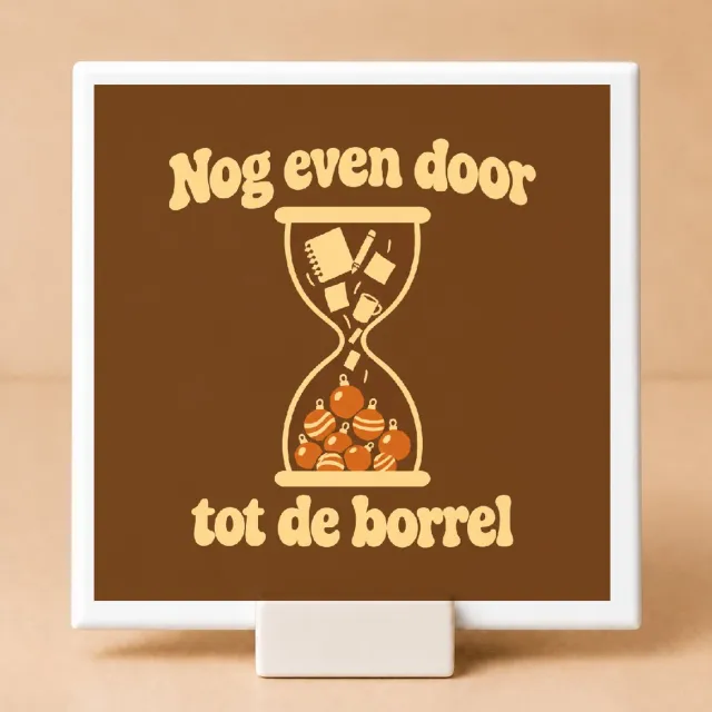 Bedruk King Retro jaren 70 stijl Tegel "Nog even door / tot de borrel" – Humoristische Kerstborrel Quote voor Kantoor en Thuis - 11 x 11 cm met houder Wit