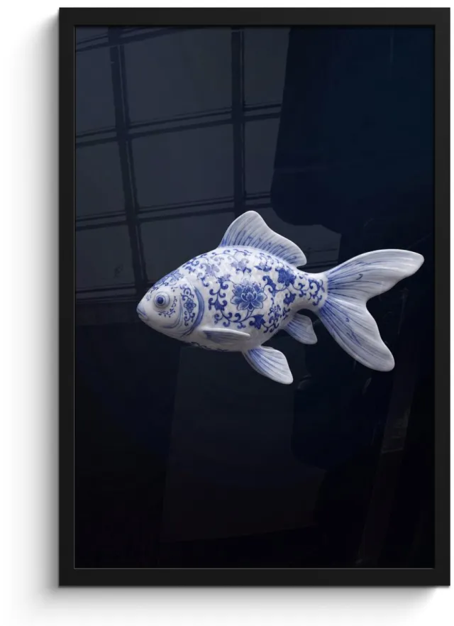 FrameYourWall Poster in lijst - Fotolijst 40x60 cm - Posters - Porselein - Goudvis - Delfts - Blauw - Posterlijst zwart - Decoratie - Wanddecoratie woonkamer - Muurdecoratie slaapkamer