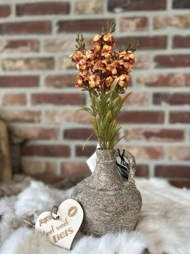 Creaties van hier Kruik M - Grijs - Hyacint Orange - brocante - vaas - 16 cm - met houten hartje