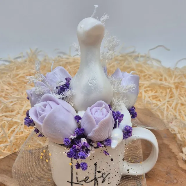 Kaarsgeschenk kaarsenboeket Mug of candles - Goose Bloom - Kaars boeket - Cadeau - Bloem kaarsen boeket - Candle bouquet - Geschenk - Cadeau voor haar - Uniek cadeau - Origineel cadeau - Cadeau - Kaarsen - Tulpenboeket - Tulpen Paars en wit