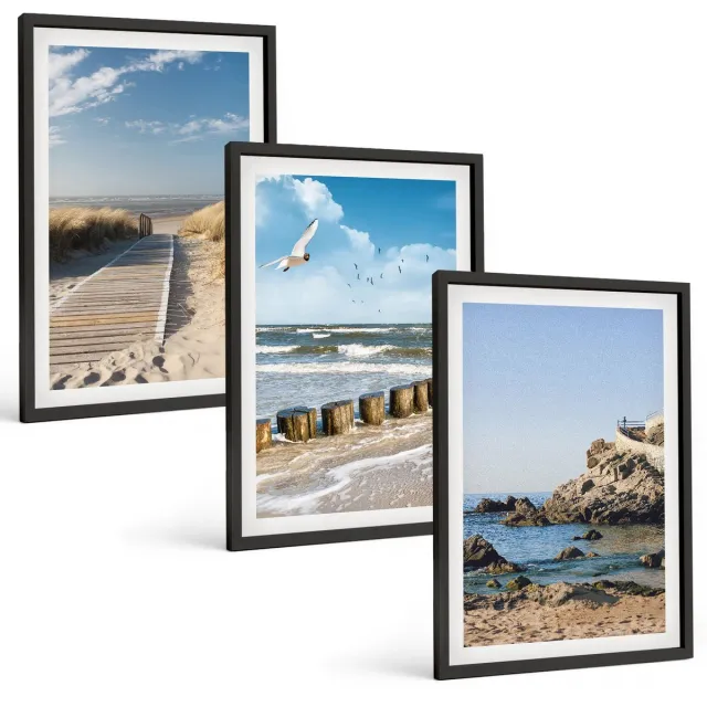 Coloray 3-Delige Schilderij Set - Strand Met Een Houten Pad, Zee En Kliffen Aan Zee. - 40 x 60 cm - Wanddecoratie - Muurdecoratie - Woonkamer - Woonkamer Decoratie Zwarte lijst