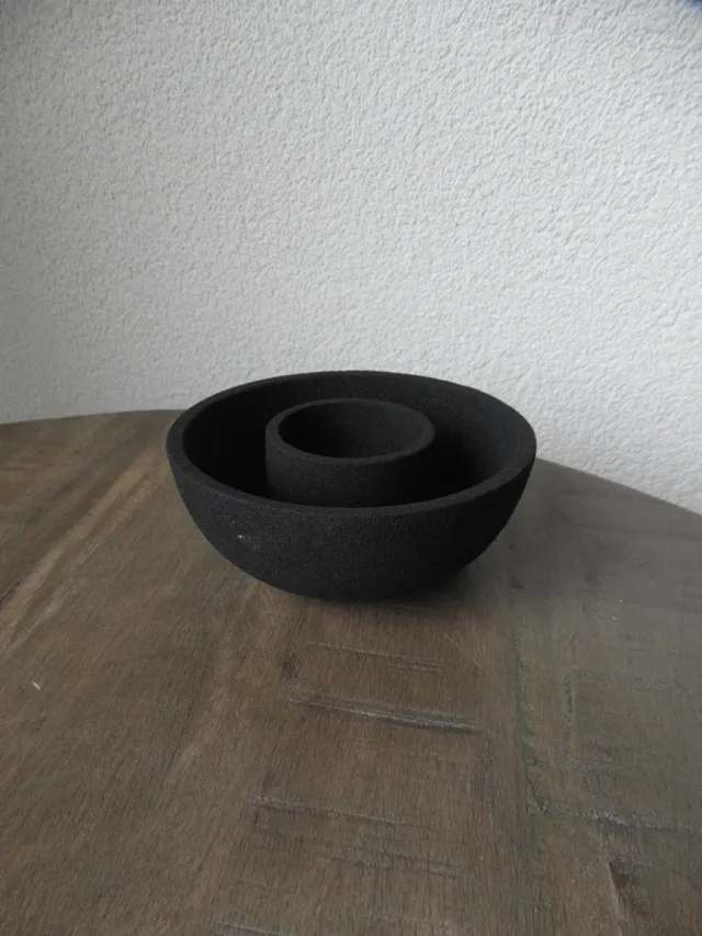 Branded by Kandelaar - Branded by - kandelaar Puck zwart - 10,5 cm rond