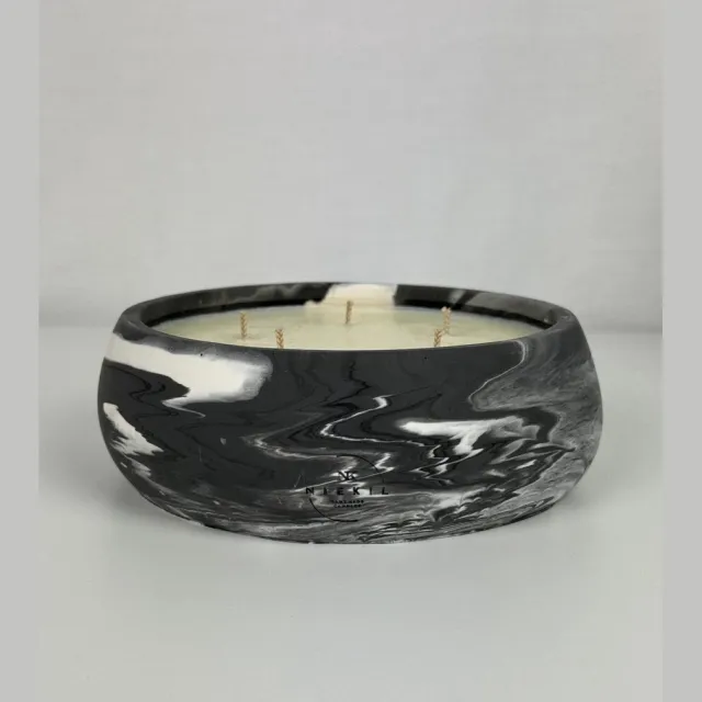 NIEKIL Candles Niekil - Luxe geurkaars met Smoked Honey geur. Maat: LUCY - Marble collectie, Marble Zwart/Wit