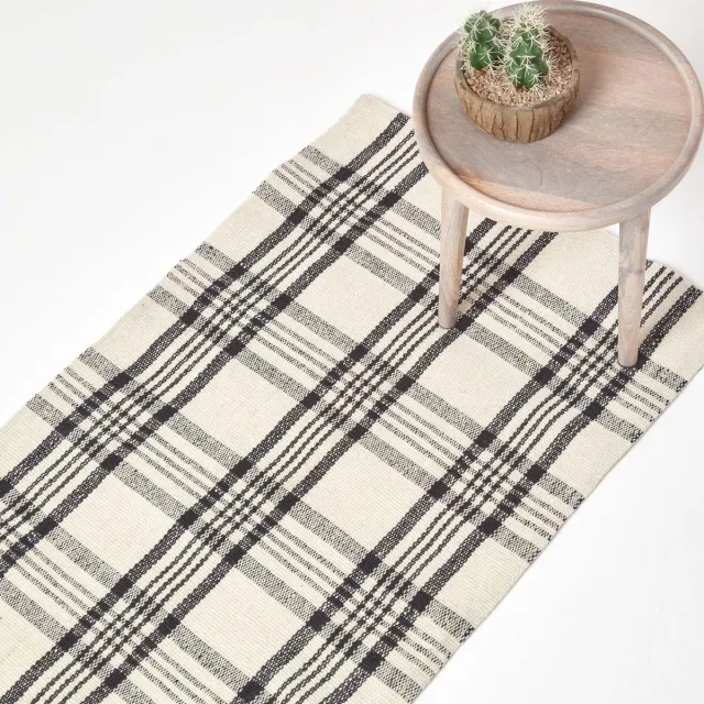 Homescapes Logan 100% wollen geruit antisliptapijt, zwart en wit, 66 x 200 cm Zwart-Wit