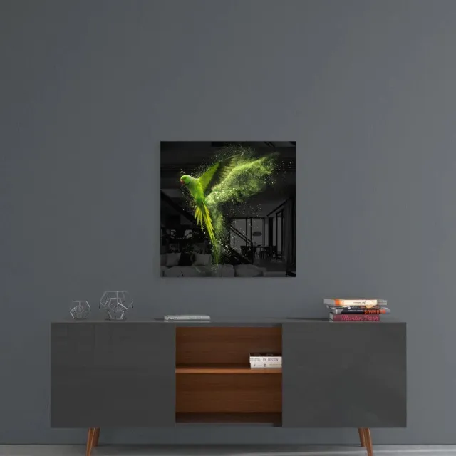 Insigne Art Glasschilderij Vierkant – Groene Parkiet in Vlucht – Moderne Wanddecoratie - 50x50 cm