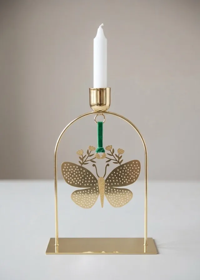 Pluto Produkte Gouden kandelaar met vlinder – Symbool van licht en herinnering (Pluto design)